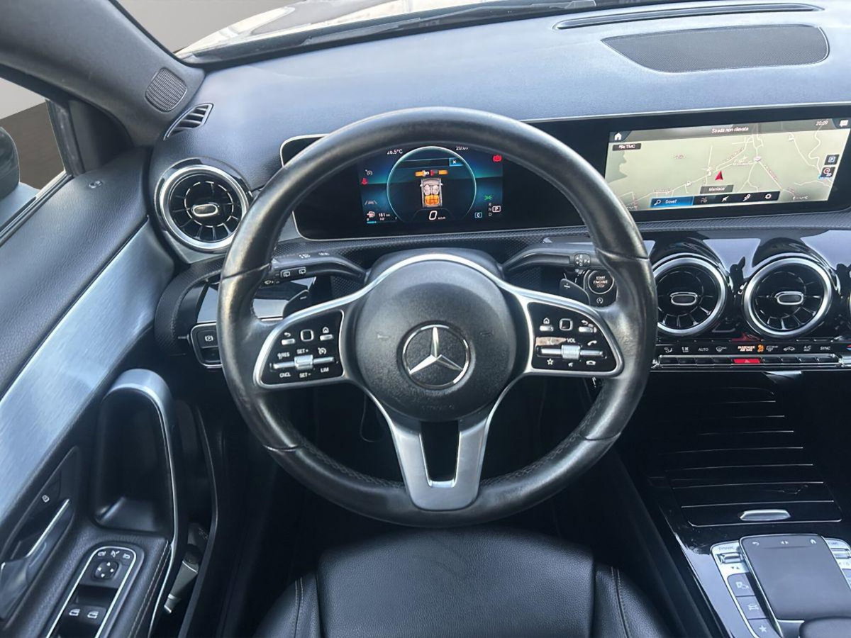 Mercedes-Benz Classe A Sedan 180 d Automatic 4p. Premium (18)