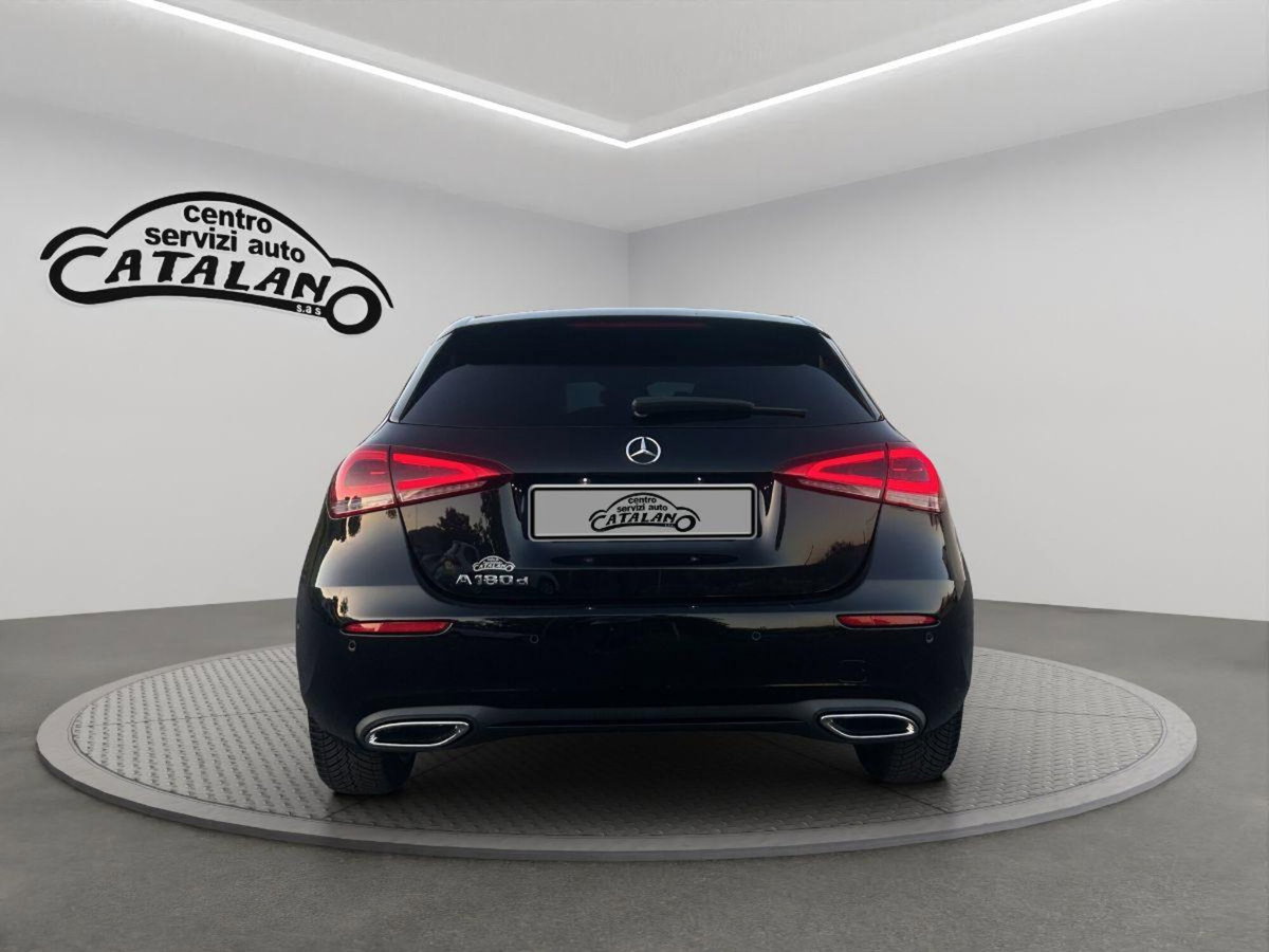 Mercedes-Benz Classe A Sedan 180 d Automatic 4p. Premium (4)
