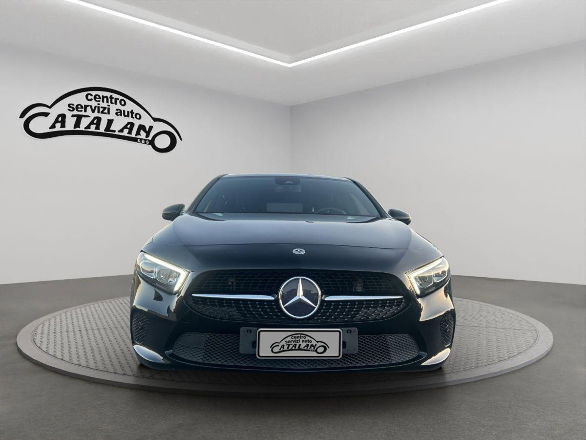 Mercedes-Benz Classe A Sedan 180 d Automatic 4p. Premium (8)
