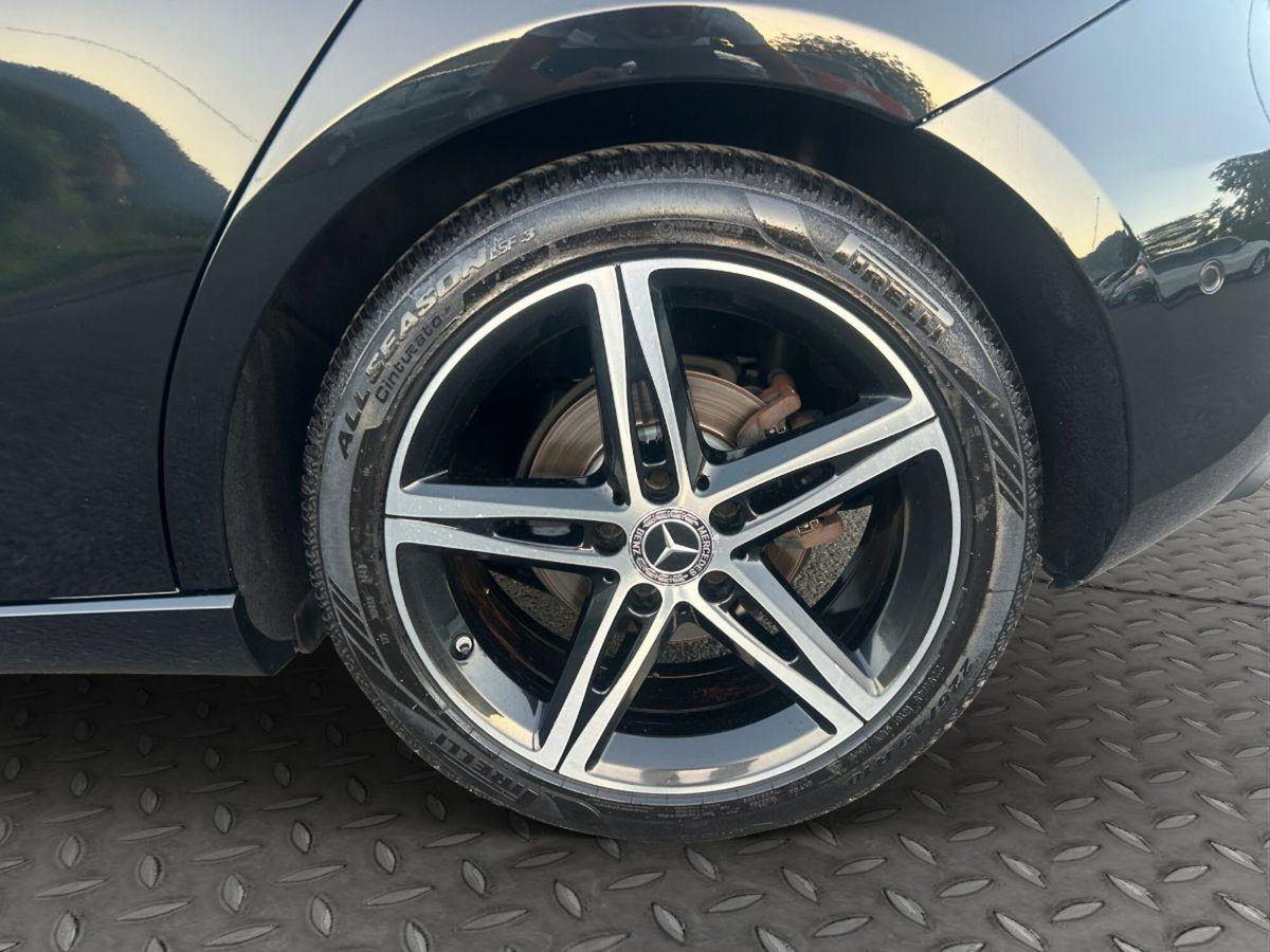 Mercedes-Benz Classe A Sedan 180 d Automatic 4p. Premium (9)