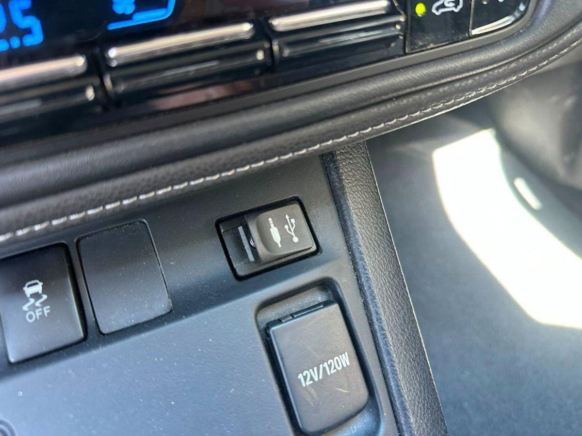 Toyota Auris 1.8 Hybrid Active (10)