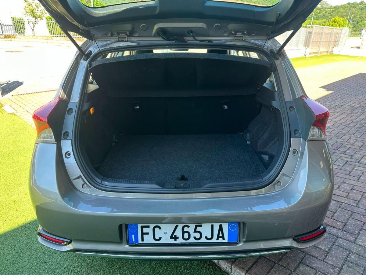 Toyota Auris 1.8 Hybrid Active (11)
