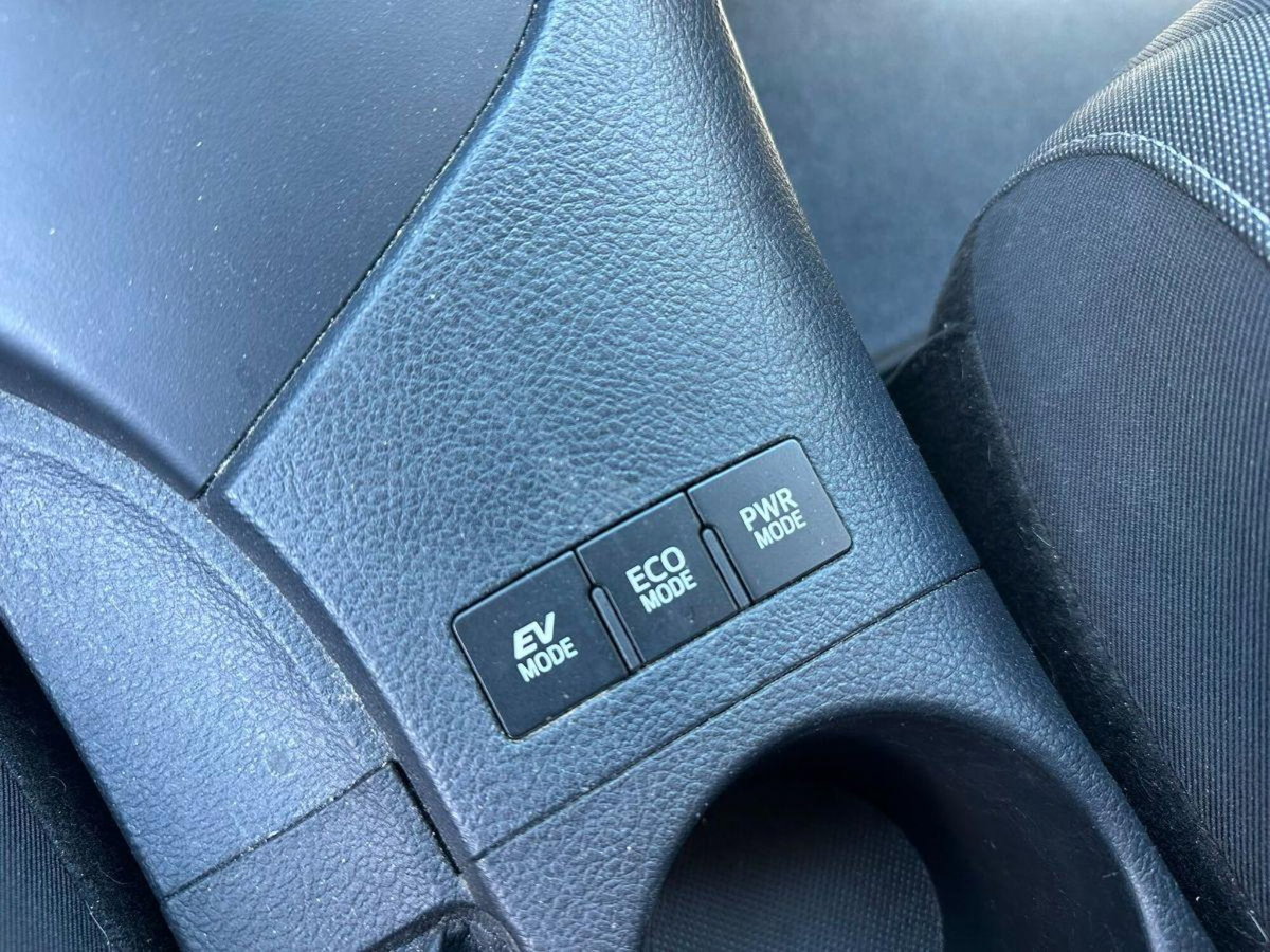 Toyota Auris 1.8 Hybrid Active (12)