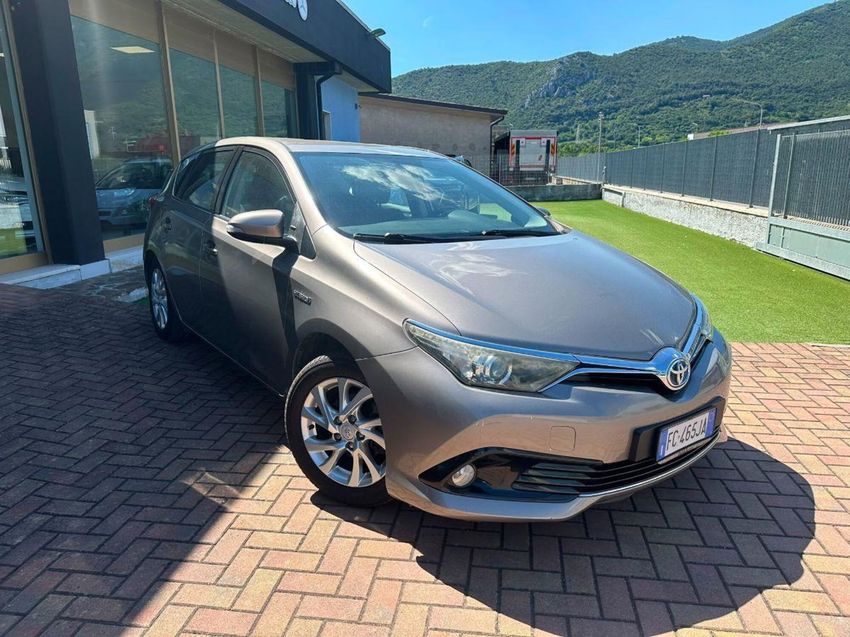 Toyota Auris 1.8 Hybrid Active (2)