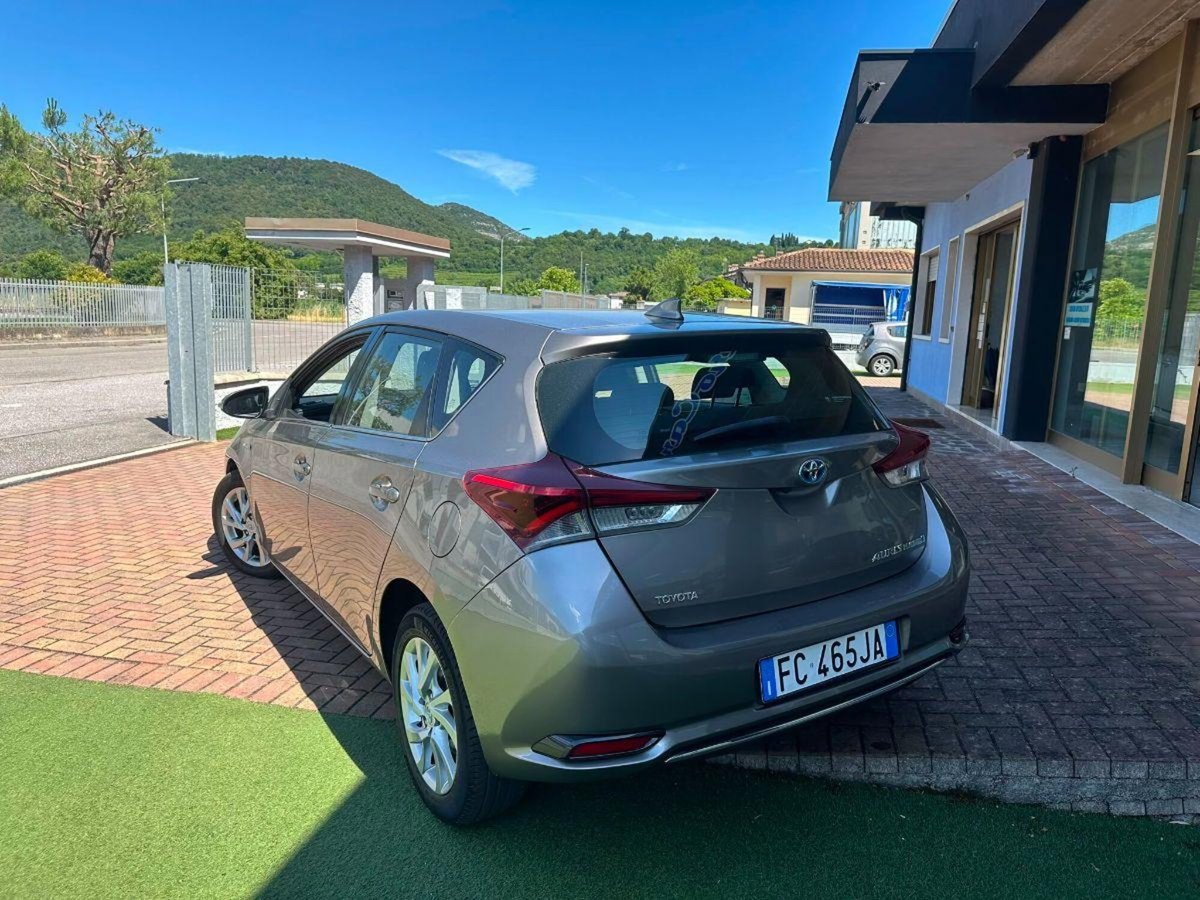 Toyota Auris 1.8 Hybrid Active (3)