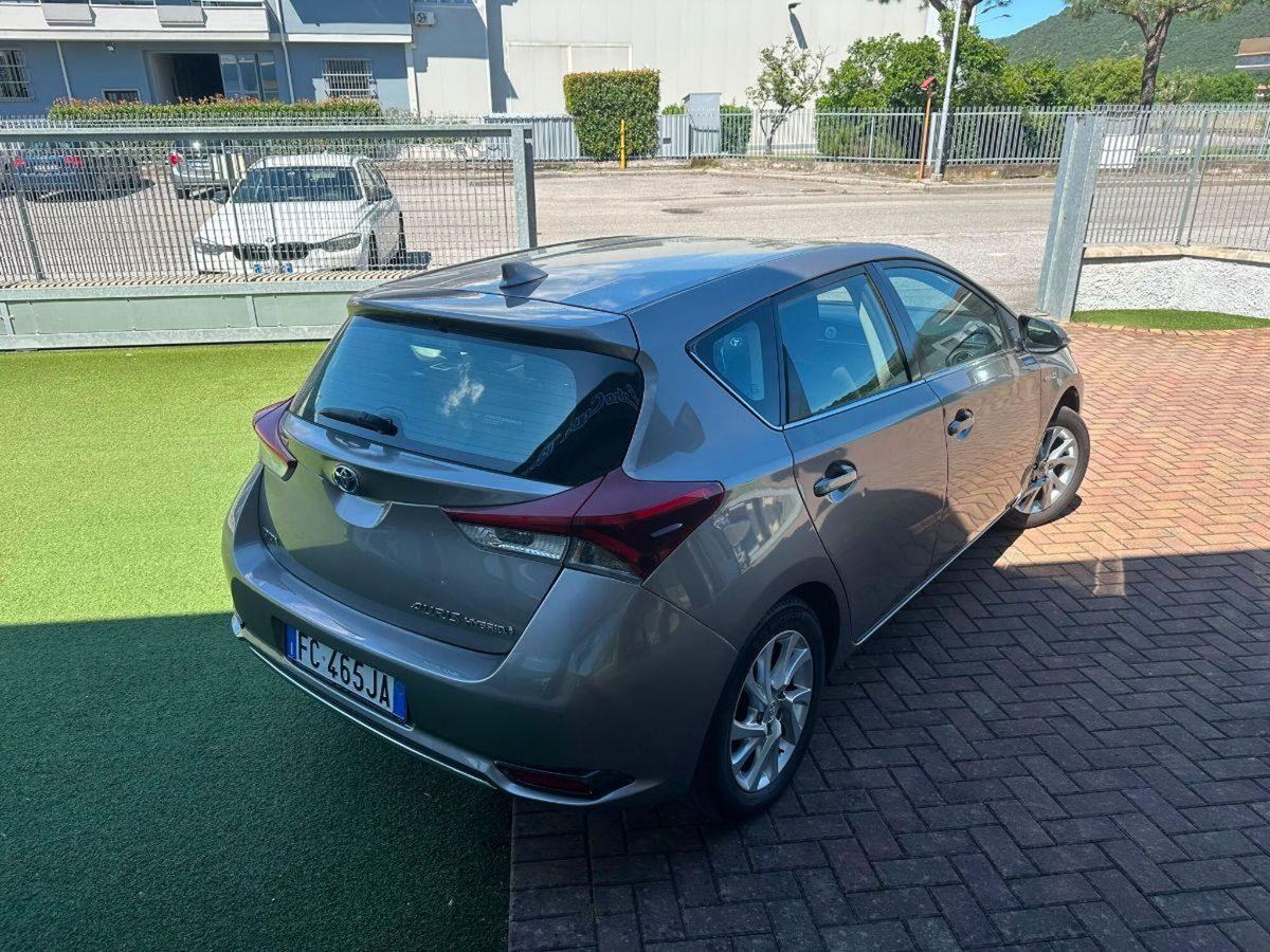 Toyota Auris 1.8 Hybrid Active (4)