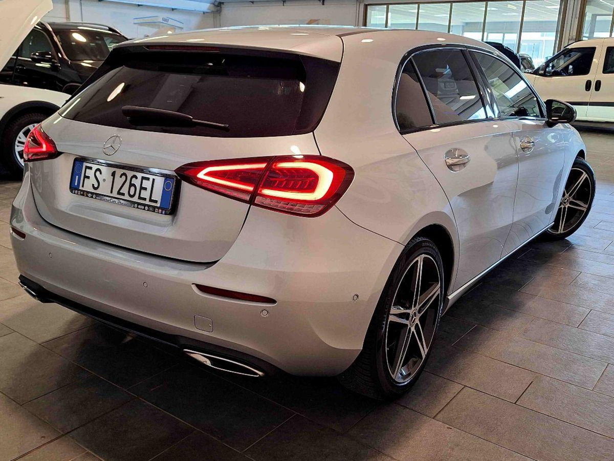 Mercedes-Benz Classe A 180 d Automatic Sport (3)