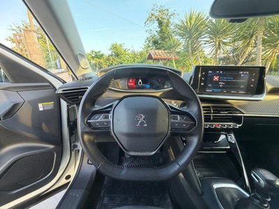 Peugeot 2008 PureTech 100 S&S Allure (11)