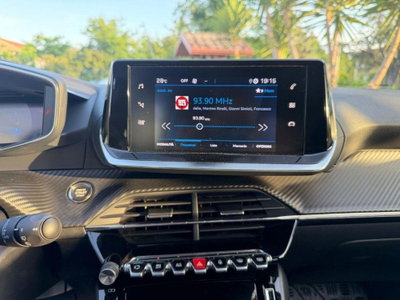 Peugeot 2008 PureTech 100 S&S Allure (14)