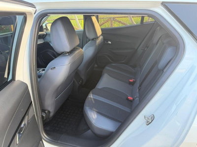 Peugeot 2008 PureTech 100 S&S Allure (8)