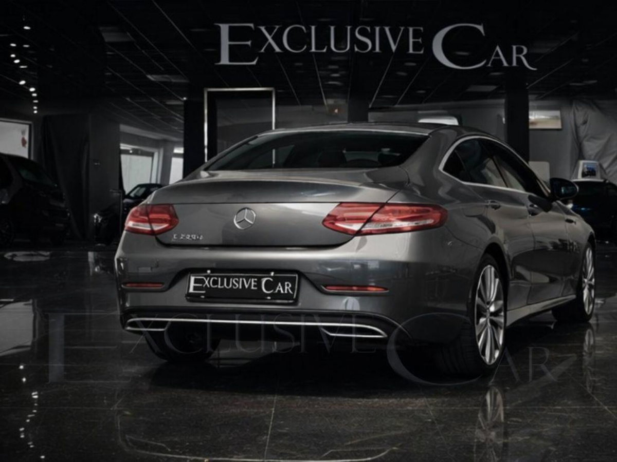 Mercedes-Benz Classe C Coupé 220 d Auto 4Matic Coupé Sport (3)