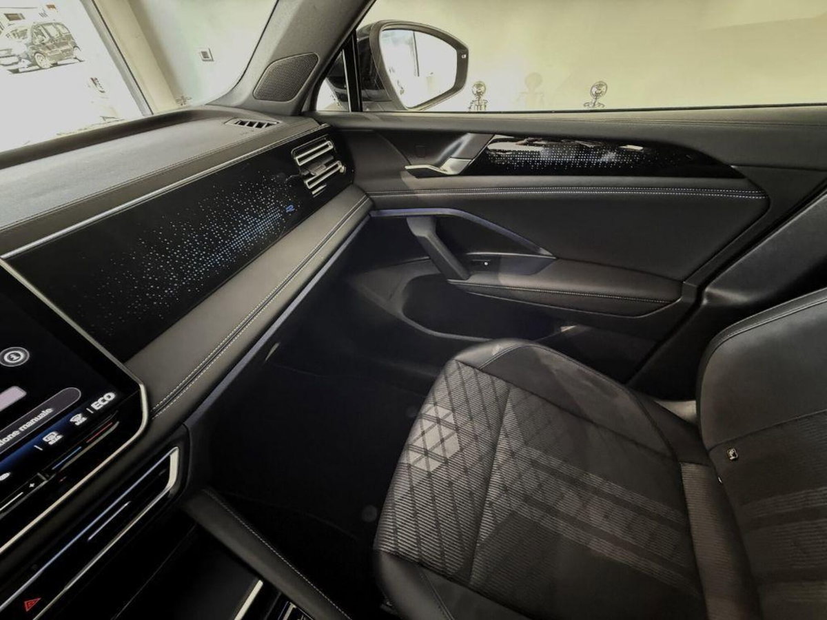 Volkswagen Tiguan 1.5 etsi R-Line 150cv dsg (11)