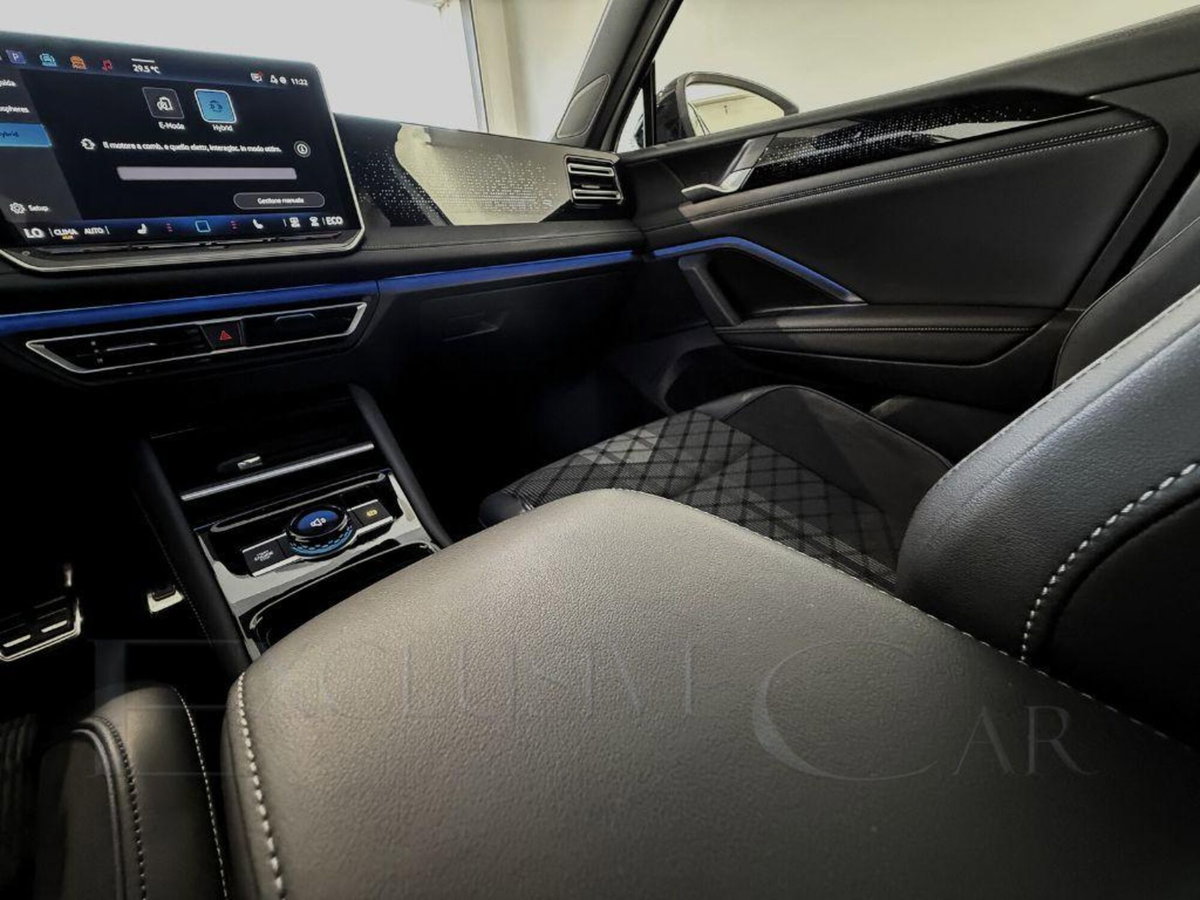 Volkswagen Tiguan 1.5 etsi R-Line 150cv dsg (15)