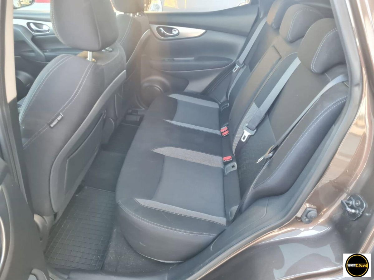Nissan Qashqai 1.5 dCi N-Connecta (18)