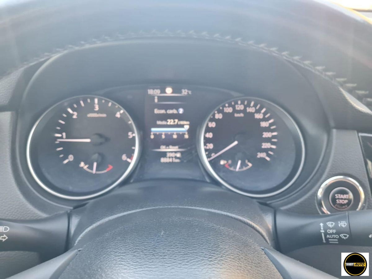 Nissan Qashqai 1.5 dCi N-Connecta (8)
