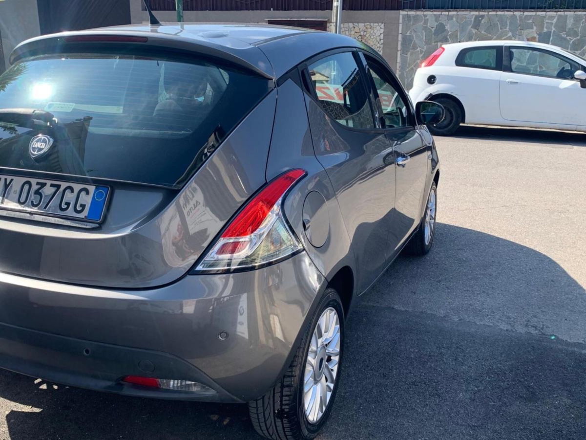 Lancia Ypsilon 0.9 TwinAir 85 CV 5 porte S&S DFN Platinum (5)