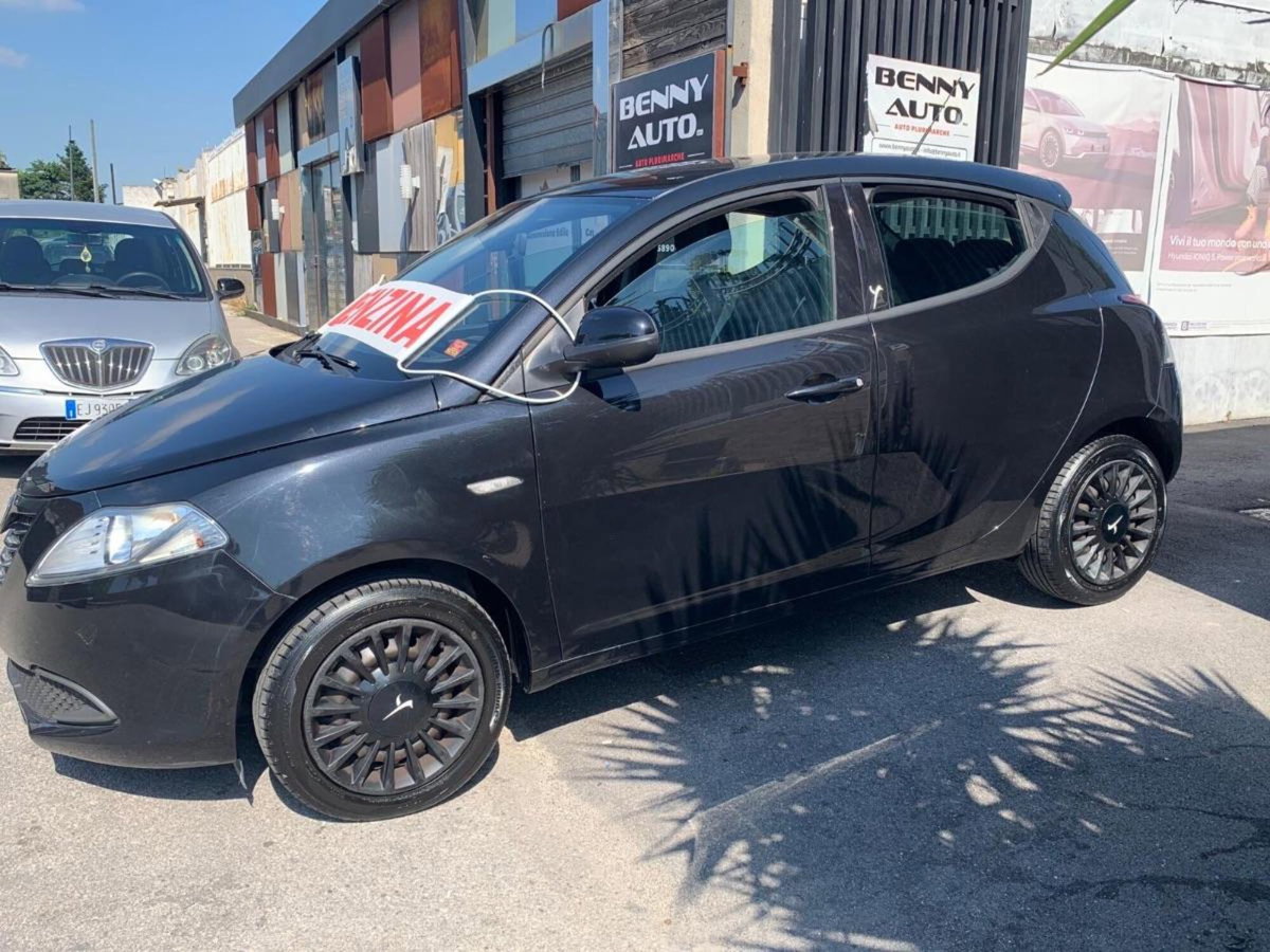Lancia Ypsilon 1.2 69 CV 5 porte Elefantino (3)