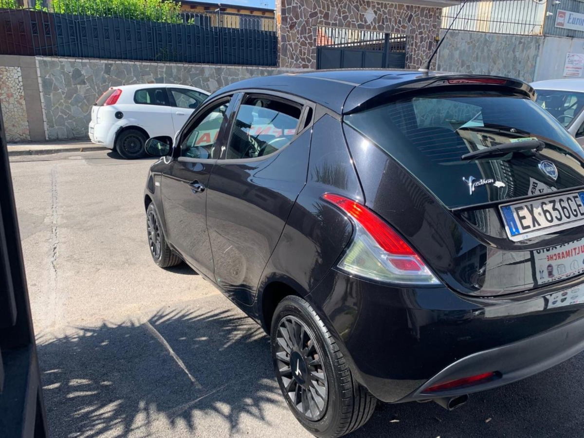 Lancia Ypsilon 1.2 69 CV 5 porte Elefantino (5)