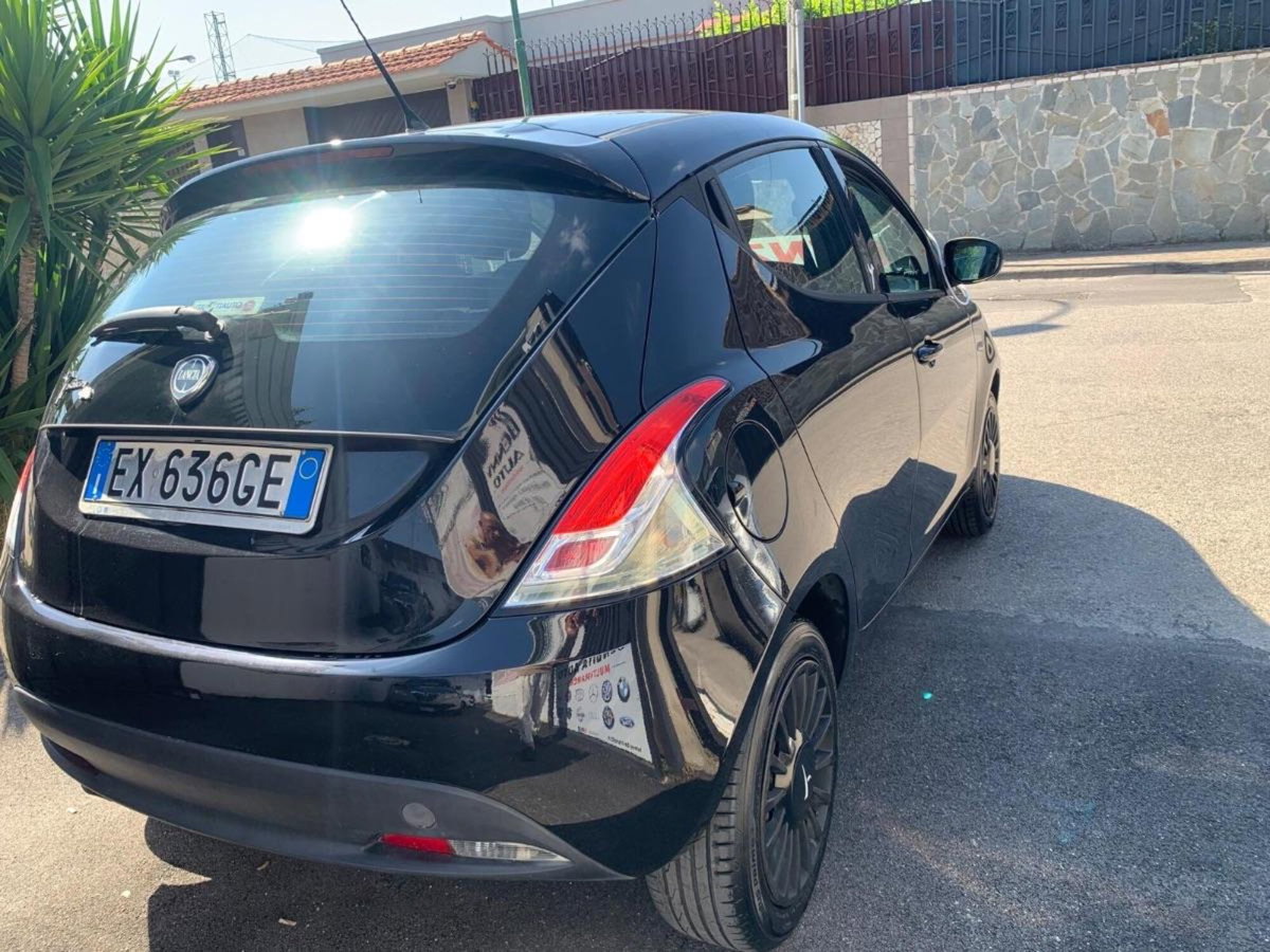 Lancia Ypsilon 1.2 69 CV 5 porte Elefantino (6)