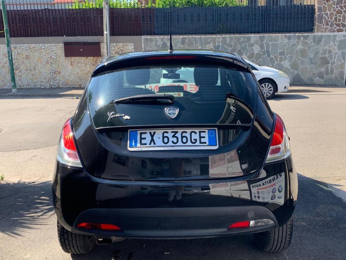 Lancia Ypsilon 1.2 69 CV 5 porte Elefantino (7)