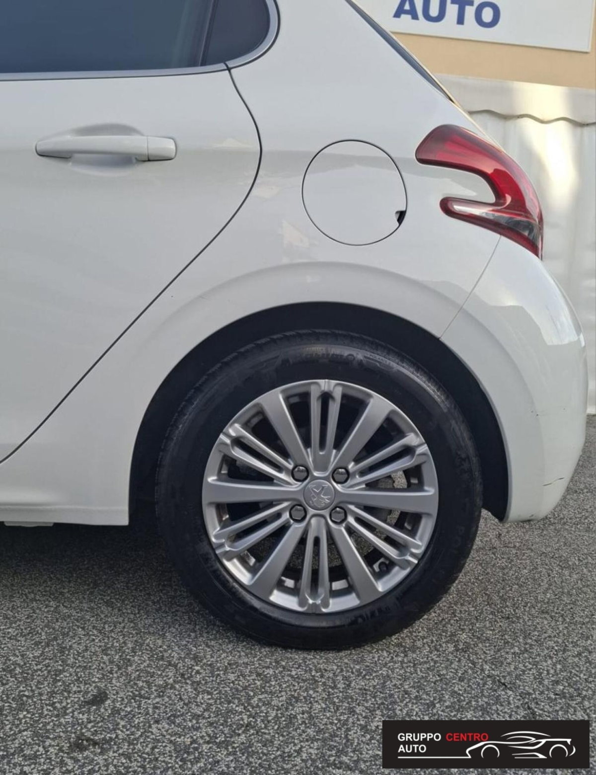 Peugeot 208 BlueHDi 100 Stop&Start 5 porte Allure (5)