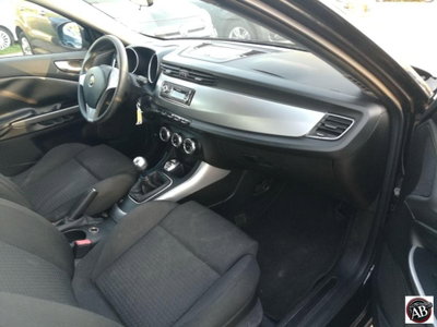 Alfa Romeo Giulietta 1.6 JTDm-2 Distinctive (13)