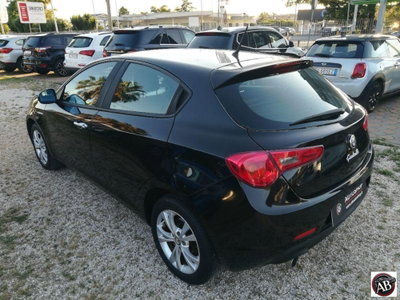 Alfa Romeo Giulietta 1.6 JTDm-2 Distinctive (8)