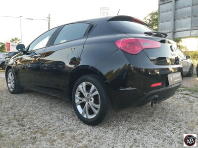 Alfa Romeo Giulietta 1.6 JTDm-2 Distinctive (9)