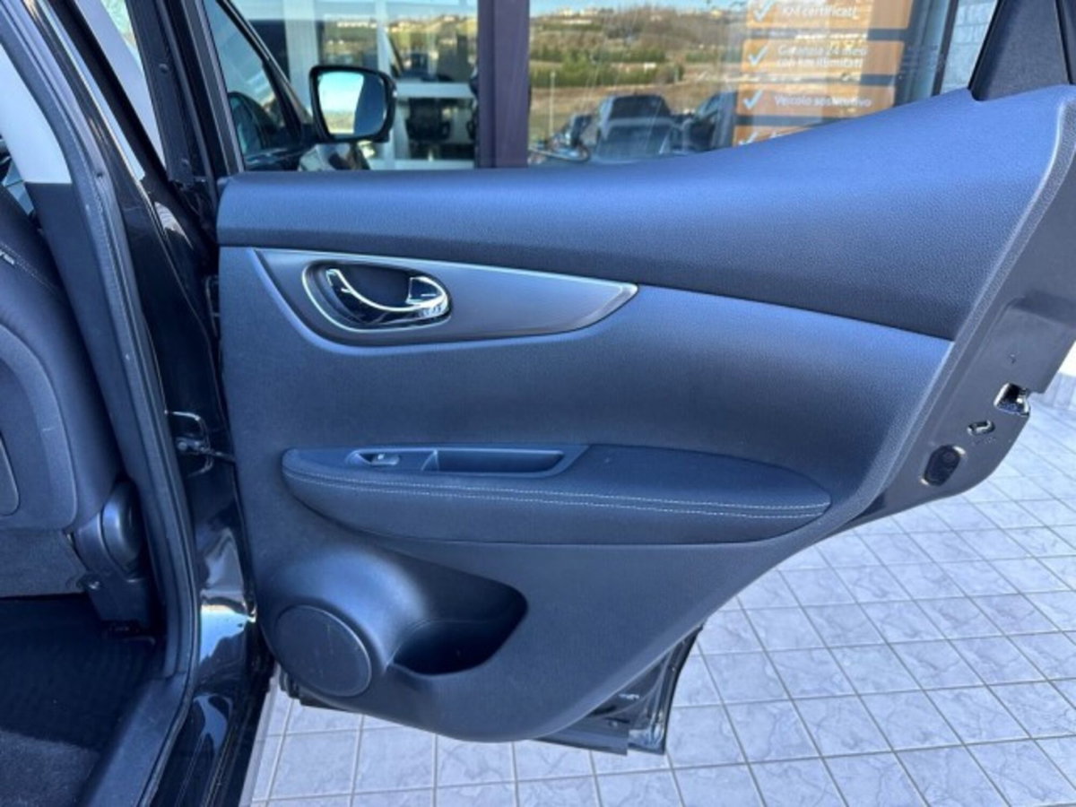 Nissan Qashqai 1.5 dCi N-Connecta (17)