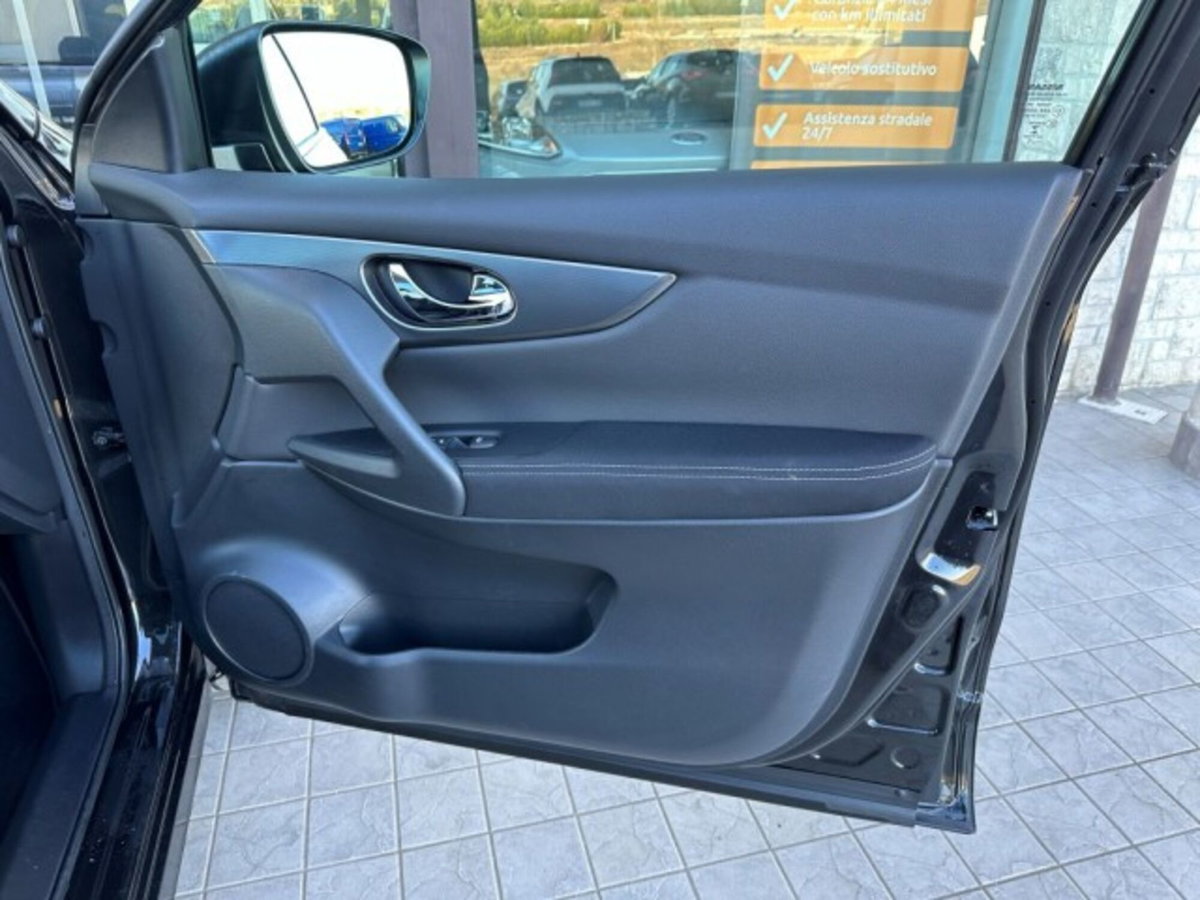 Nissan Qashqai 1.5 dCi N-Connecta (19)