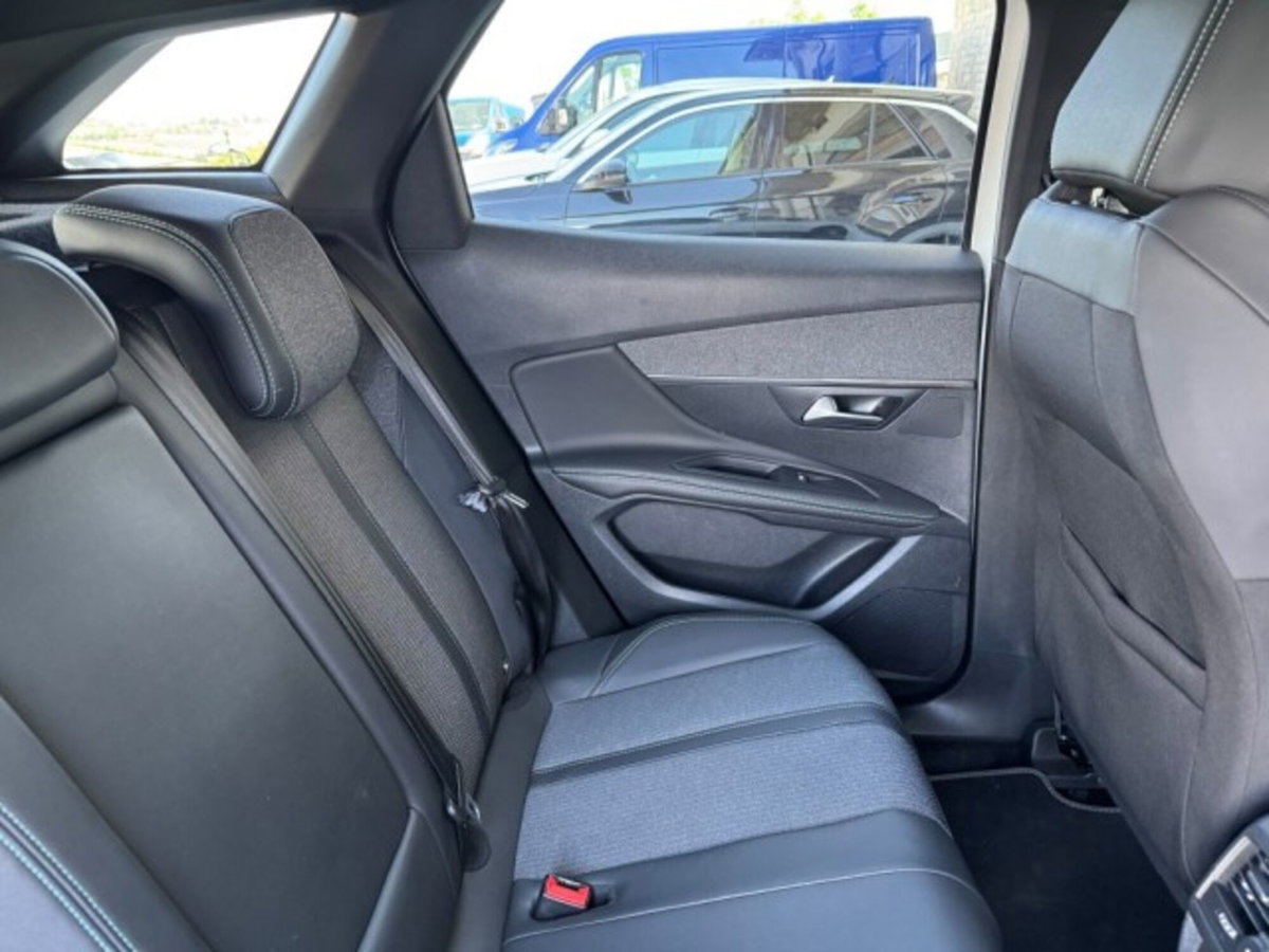 Peugeot 3008 BlueHDi 130 S&S EAT8 Allure Pack (18)