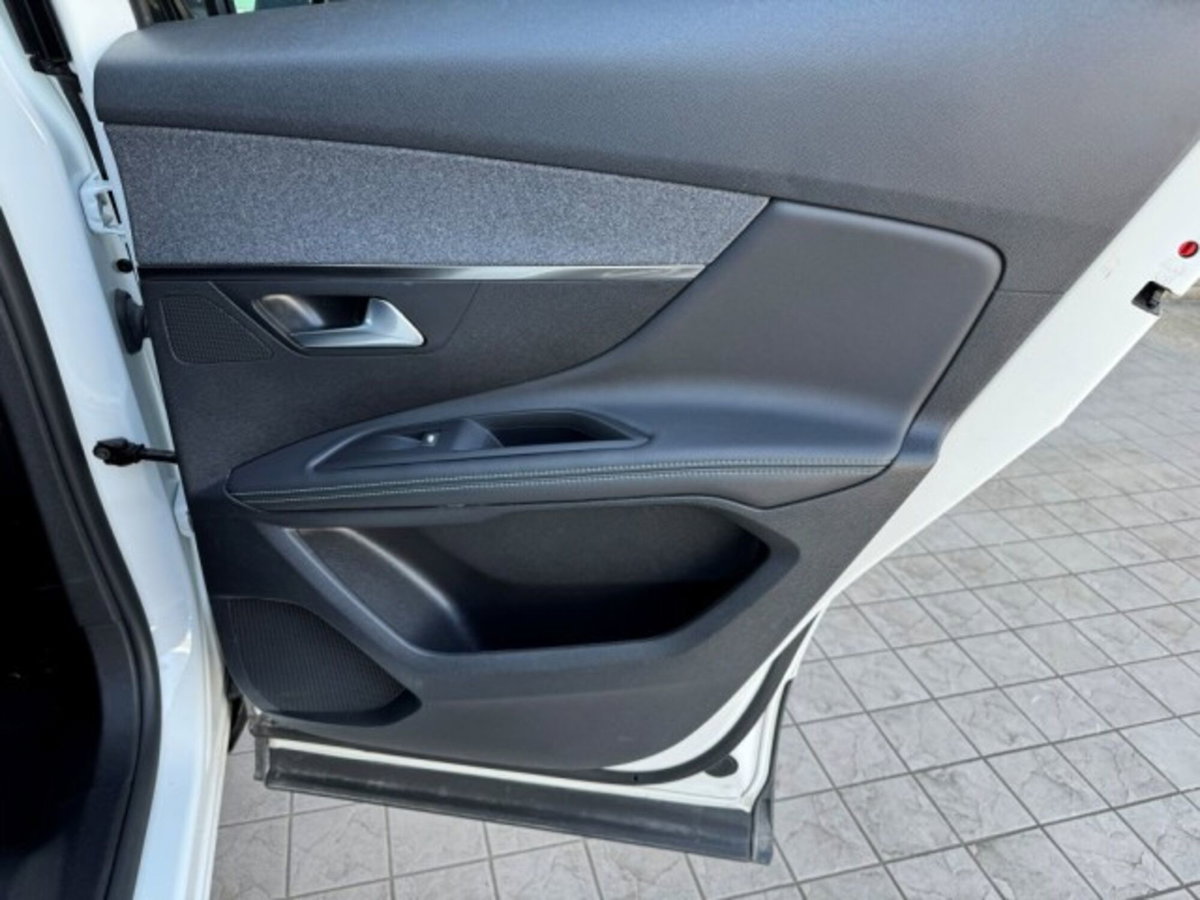 Peugeot 3008 BlueHDi 130 S&S EAT8 Allure Pack (19)