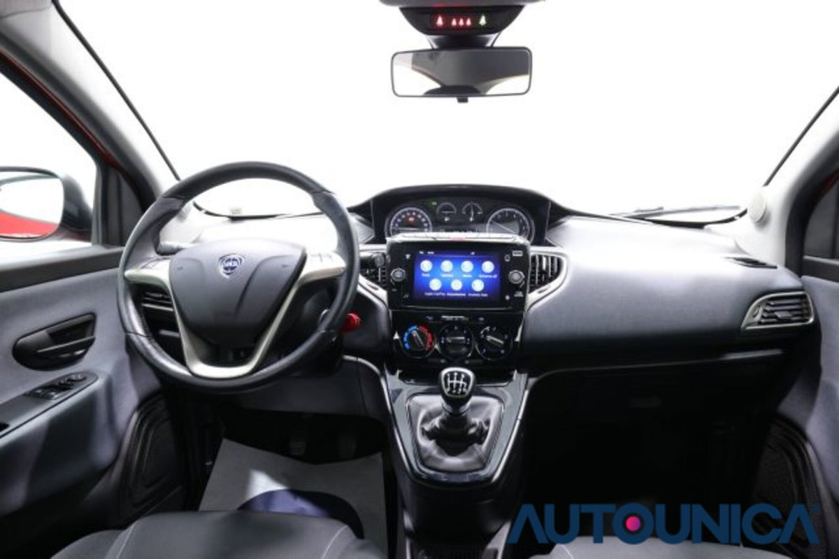 Lancia Ypsilon 1.0 FireFly 5 porte S&S Hybrid Ecochic Gold (10)