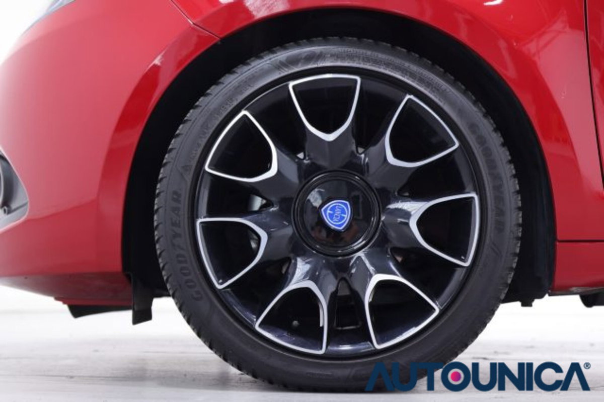 Lancia Ypsilon 1.0 FireFly 5 porte S&S Hybrid Ecochic Gold (13)