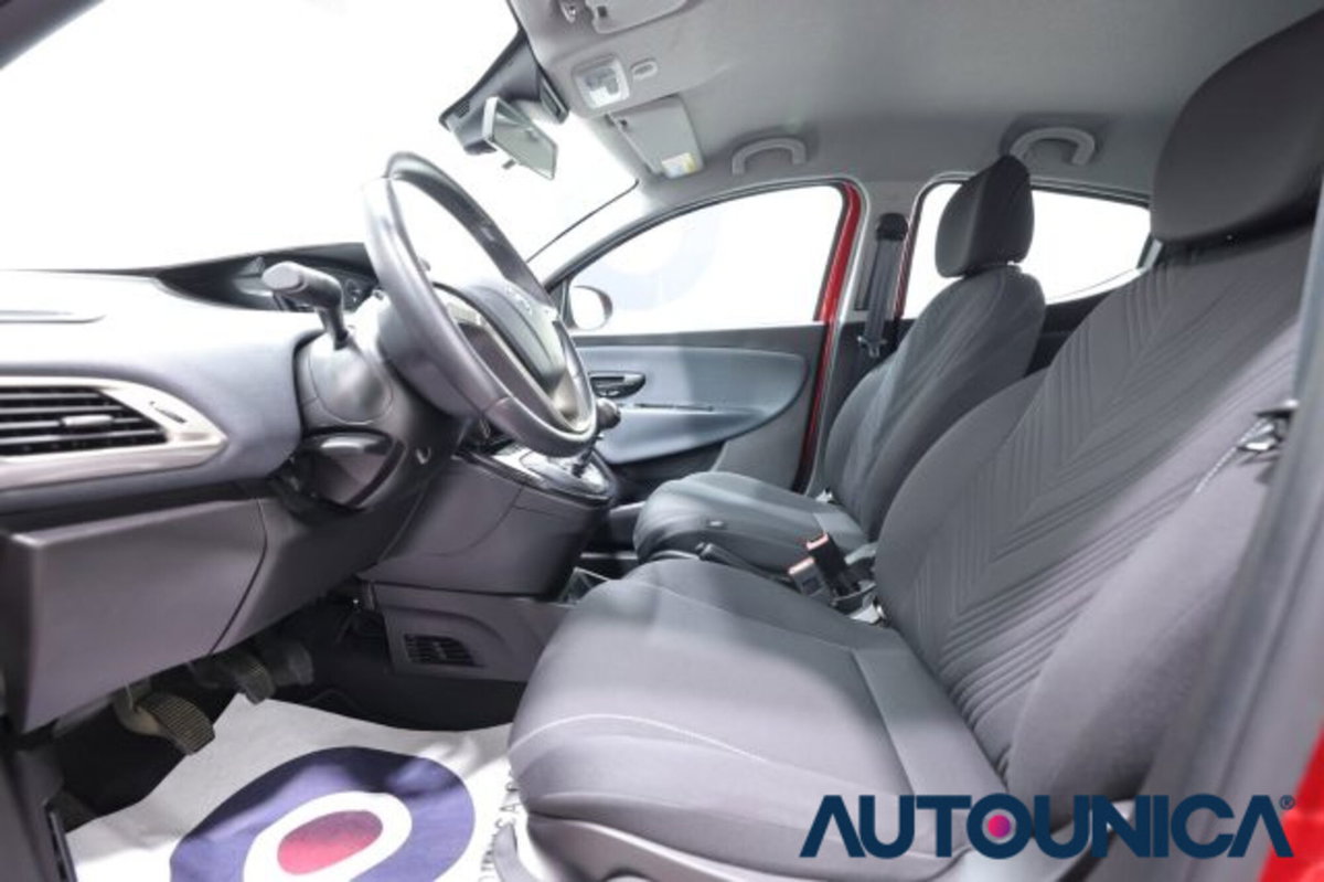 Lancia Ypsilon 1.0 FireFly 5 porte S&S Hybrid Ecochic Gold (19)