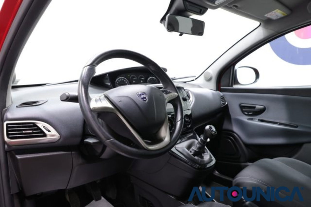 Lancia Ypsilon 1.0 FireFly 5 porte S&S Hybrid Ecochic Gold (5)