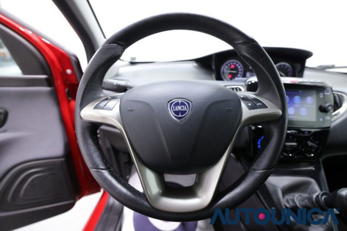 Lancia Ypsilon 1.0 FireFly 5 porte S&S Hybrid Ecochic Gold (7)
