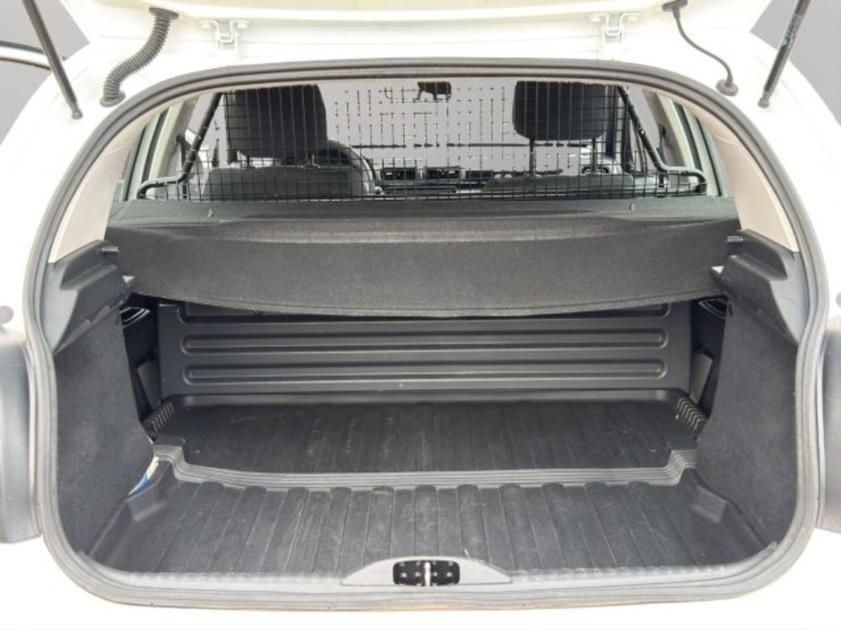 Citroen C3 BlueHDi 100 S&S Van Feel (15)