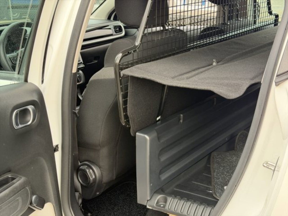 Citroen C3 BlueHDi 100 S&S Van Feel (8)