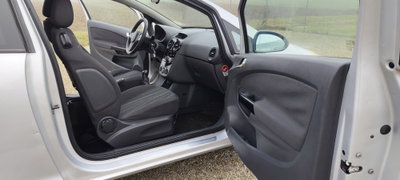 Opel Corsa 1.2 3 porte b-color (12)