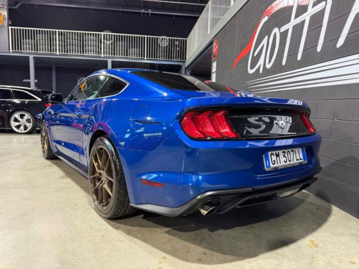 Ford Mustang Coupé Fastback 2.3 EcoBoost (5)