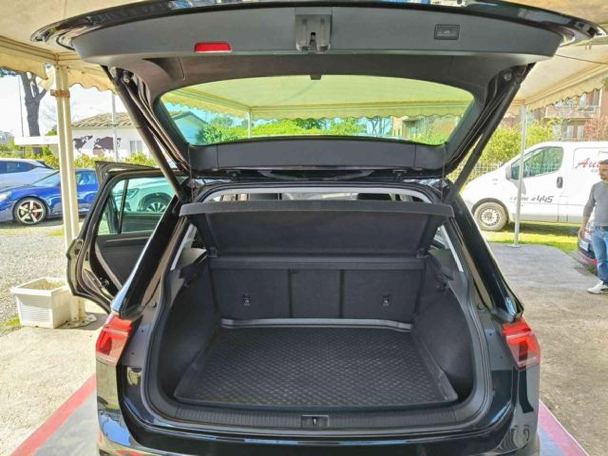 Volkswagen Tiguan 2.0 TDI 150 CV SCR DSG 4MOTION Elegance (12)