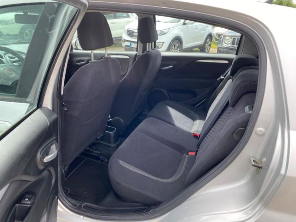 Fiat Punto 1.3 MJT II 75 CV 5 porte Lounge (6)