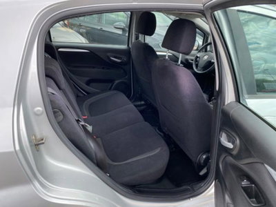 Fiat Punto 1.3 MJT II 75 CV 5 porte Lounge (8)