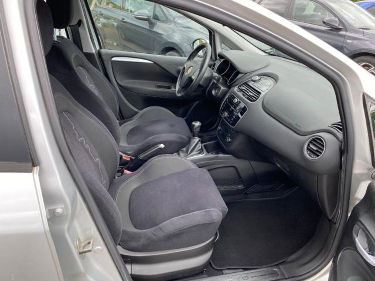 Fiat Punto 1.3 MJT II 75 CV 5 porte Lounge (9)