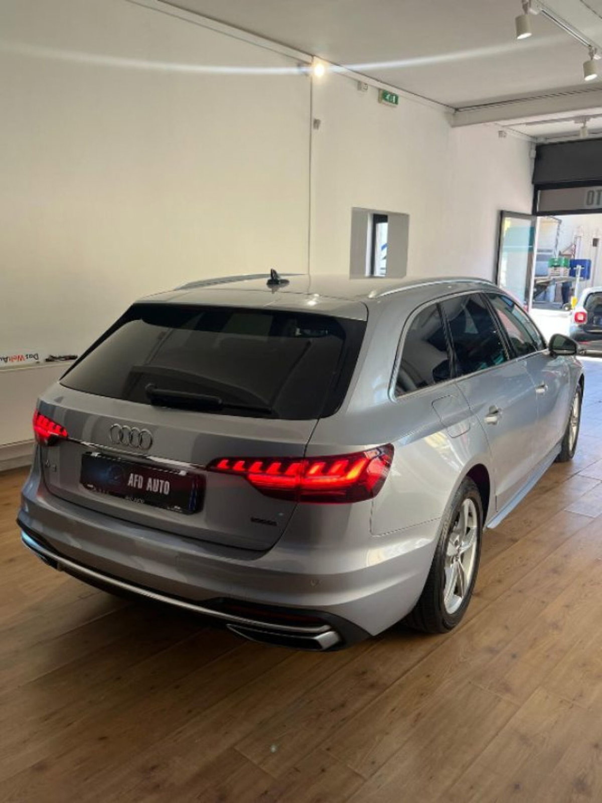 Audi A4 Avant 40 TFSI quattro S tronic Business Advanced (4)