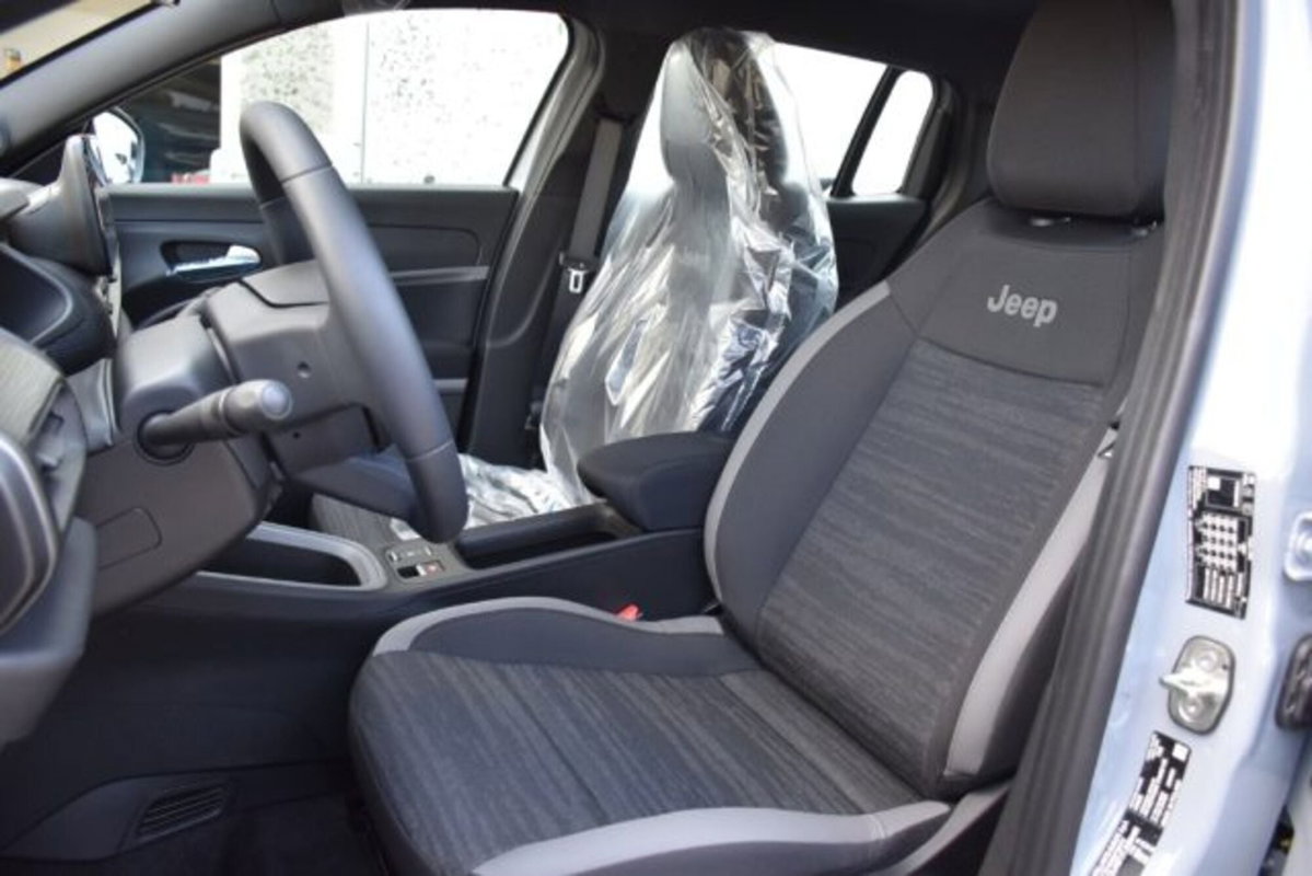 Jeep Avenger 1.2 turbo e-hybrid mhev Longitude fwd 110cv edct6 (8)