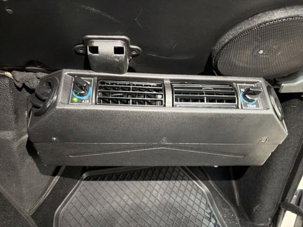 Land Rover Defender 90 2.5 Td5 Station Wagon S (14)