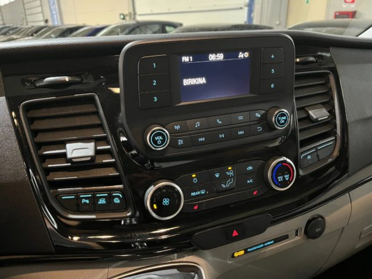 Ford Tourneo Custom 320 2.0 EcoBlue 150CV PL Titanium (17)