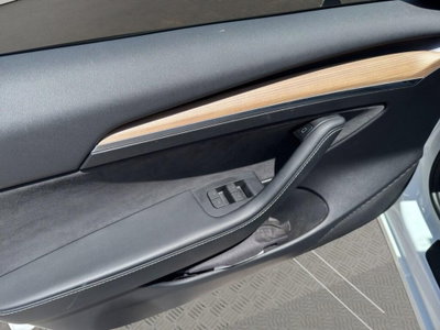 Tesla Model 3 Model 3 Standard RWD Plus (15)